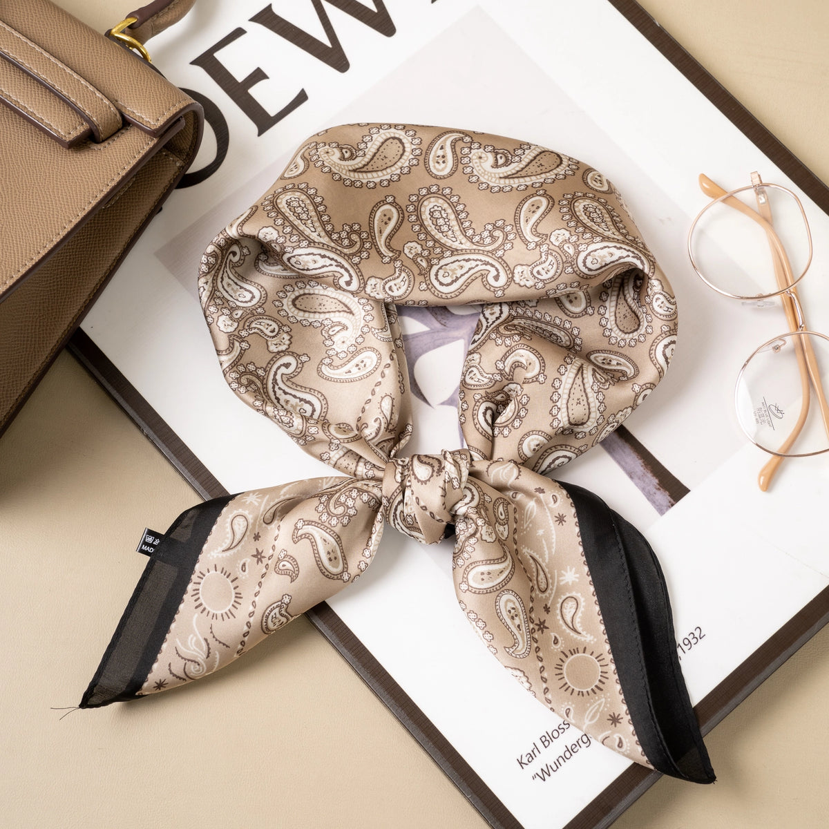 Foulard Polyester 70x70 Effet Soie Motifs Paisley Carré Chic